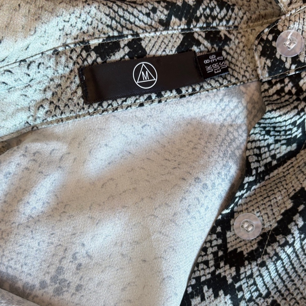 Missguided Snake Print Button-Down Shirt in Black and White - Picture 7 of 8